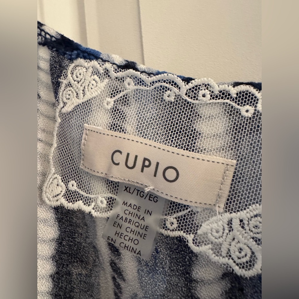 Cupio Lace-Trimmed Garment - Picture 2 of 10